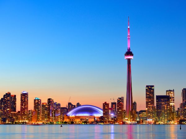 A Local’s Guide to the Best Attractions, Dining, and Shopping in Toronto